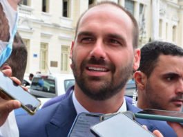 Prazo da licença do mandato de Eduardo Bolsonaro na Câmara dos Deputados termina domingo