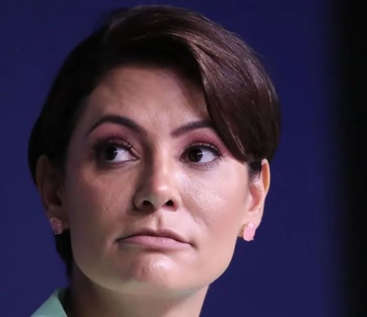Michelle avisou que não fará campanha para Flávio: já afastada do PL Mulher, a ex-primeira-dama rebateu fritura interna