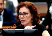 Visitas de parentes e outros brasileiros em apartamento ajudaram na localização de Carla Zambelli em Roma, diz PF