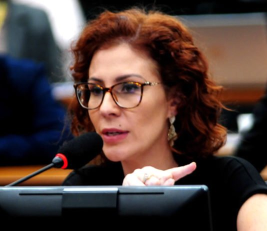 Zambelli passa mal antes de audiência que pode definir sua prisão na Itália