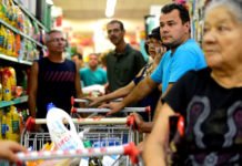 ALBA: Projeto propõe obrigar mercados da Bahia a manter empacotadores em todos os caixas; veja aqui mais detalhes