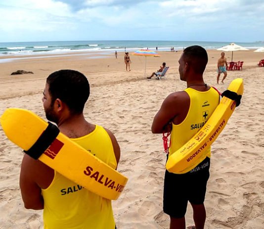 Confira: Salvamar alertou para riscos de afogamentos e orienta banhistas sobre o mar agitado e impróprio em Salvador
