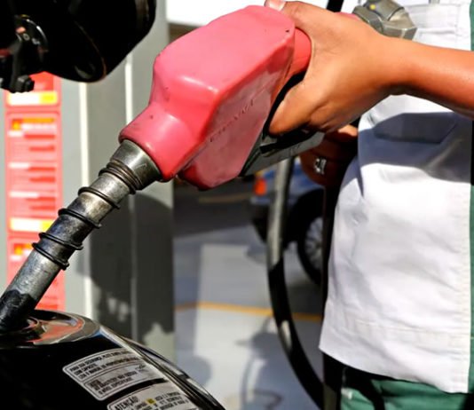 Preço dos combustíveis recua na Bahia e reduz valor repassado às distribuidoras