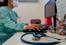 Quase metade dos cursos de Medicina na Bahia será punida após desempenho ruim no ENAMED; universidade na lista