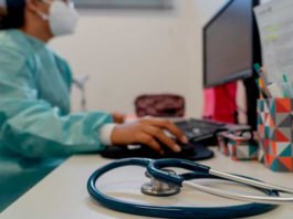 Quase metade dos cursos de Medicina na Bahia será punida após desempenho ruim no ENAMED; universidade na lista