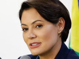 Michelle critica monitoramento 24h de Bolsonaro: ‘Humilhação’