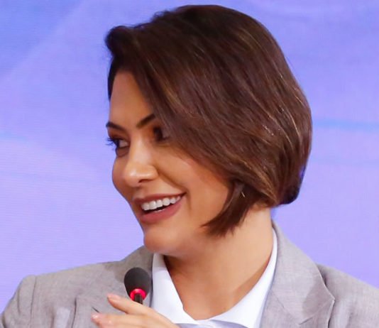 Michelle foi amante de Bolsonaro, revela ex-deputada