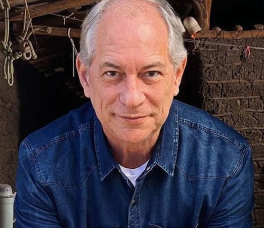 Ciro Gomes diz que decidirá até meados de maio se vai disputar a Presidência República ou o governo do Ceará