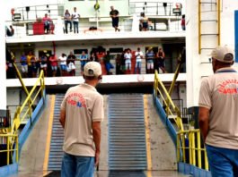Fila para ferry-boat chega a três horas na saída de Salvador na prévia do Réveillon e conta com seis embarcações