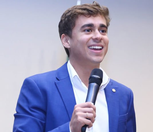 Após visitar Bolsonaro, Nikolas rebate críticas de Eduardo de que está com amnésia e dispara: ‘Ele não está bem’