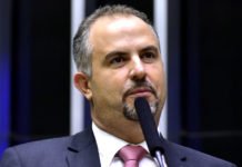 Deputado baiano confirma diálogo com grupo de ACM Neto, mas já sinaliza que fica no MDB e Apoiará Jerônimo; confira