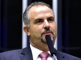 Deputado baiano confirma diálogo com grupo de ACM Neto, mas já sinaliza que fica no MDB e Apoiará Jerônimo; confira