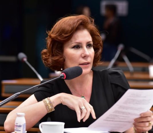 STF: Alexandre de Moraes aciona a AGU para acompanhar processo de extradição de Carla Zambelli na Itália