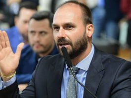 Após Zambelli, oposição vê espaço para salvar Eduardo de cassação e sinais de enfraquecimento de Hugo Motta