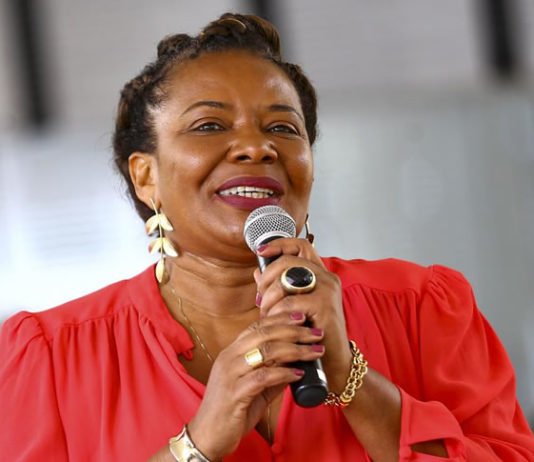Com apoio de Lula, PT convida Margareth Menezes a se filiar; petistas querem cantora baiana em projetos políticos