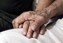 A expectativa de vida na Bahia é de 75 anos, aponta o IBGE; estudo foi feito em 2024 e média é menor do que nacional