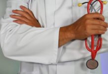 Ministério da Educação diz que 30% dos cursos de medicina avaliados em 2025 vão ser punidos por avaliação ruim