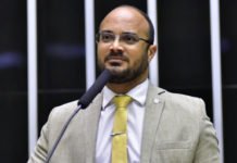 Moraes autoriza visita de deputado baiano a Bolsonaro