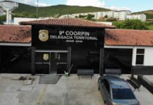 Motorista é morto a tiros dentro de casa na Bahia; esposa e filha da vítima pularam da janela para fugir do ataque
