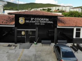 Motorista é morto a tiros dentro de casa na Bahia; esposa e filha da vítima pularam da janela para fugir do ataque