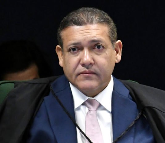 Em 2025, ministro Nunes Marques viajou para Maceió em jato pago por advogada que atua para o Banco Master