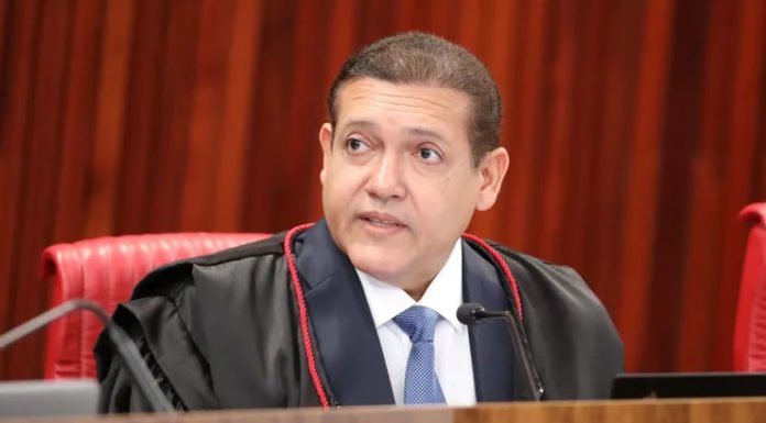 Nunes Marques assume relatoria de representações eleitorais envolvendo Flávio Bolsonaro e Master no TSE