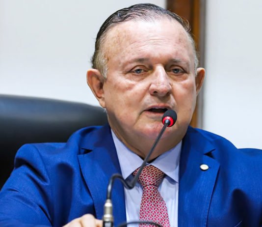 Adolfo aponta ‘cinismo’ de críticas das ações do governo contra a seca: ‘Teatro de quem faz São João milionário’, disse