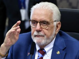 Jaques Wagner comemora rejeição de relatório da CPMI do INSS