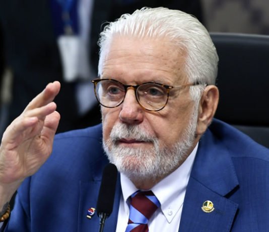 Jaques Wagner comemora rejeição de relatório da CPMI do INSS