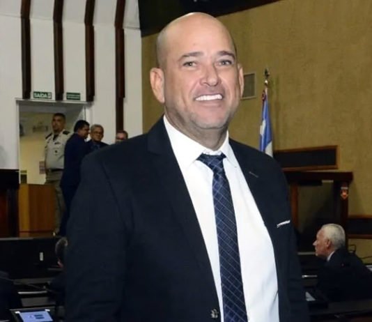 ALBA mantém prisão de Binho Galinha, deputado acusado de liderar milícia