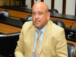 Deputado Binho Galinha presta depoimento sobre suspeita de comandar milícia responsável por lavagem de dinheiro