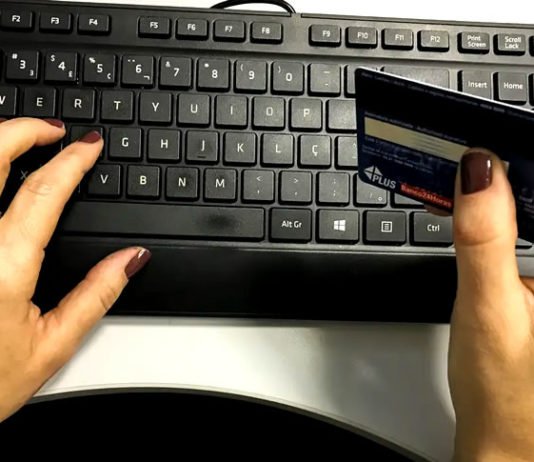 Black Friday: madrugada é período mais visado por golpistas, diz Serasa com análise feita a partir de dados