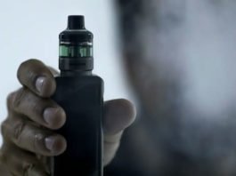 3 em cada 10 estudantes adolescentes usaram cigarros eletrônicos alguma vez na vida, revela dados do IBGE