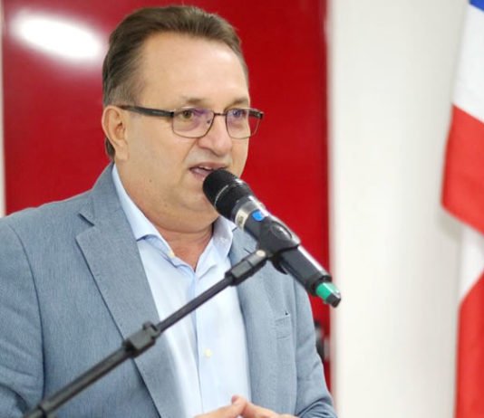 Prefeito de Cruz, Ednaldo Ribeiro participa de reunião com prefeitos na UPB para discutir alta dos cachês e risco aos festejos juninos deste ano na Bahia; veja
