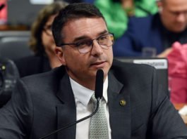 Após ação contra Jaques Wagner, Flávio Bolsonaro diz que PF ‘implodiu o PT da Bahia’