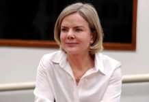 Gleisi lava ‘roupa suja’ com PDT no Palácio do Planalto