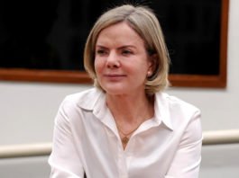 Gleisi lava ‘roupa suja’ com PDT no Palácio do Planalto