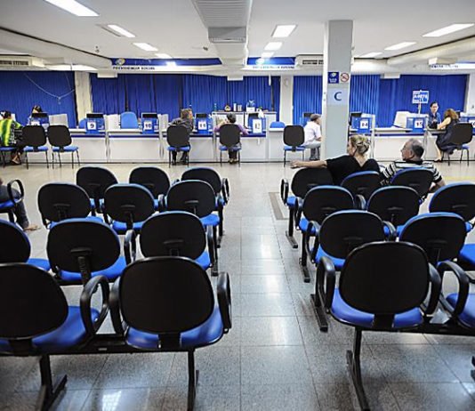 Lula diz que INSS tem meta de zerar fila de espera para concessão de benefícios até setembro e solucionar queixas; veja
