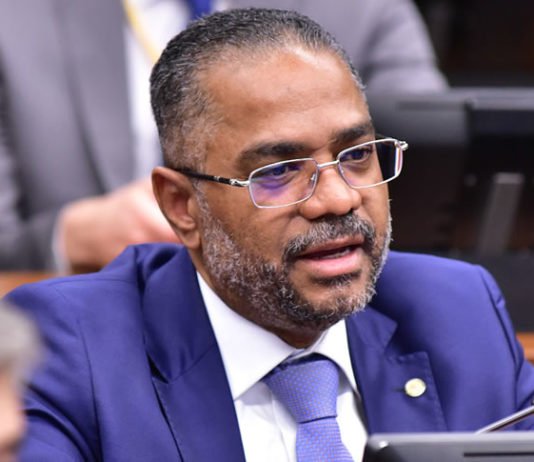 Deputados da Bahia apareceram na lista de contatos de Daniel Vorcaro: aparelho usado para contatos institucionais; veja