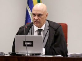 Moraes chama advogados de Bolsonaro para explicar descumprimento de medidas e alerta sobre prisão