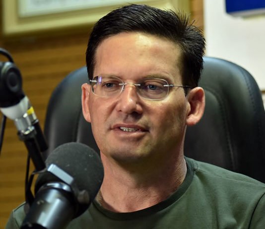 João Roma criticou a possível prisão de Bolsonaro em regime fechado e lembra caso de Clériston na Papuda; saiba mais