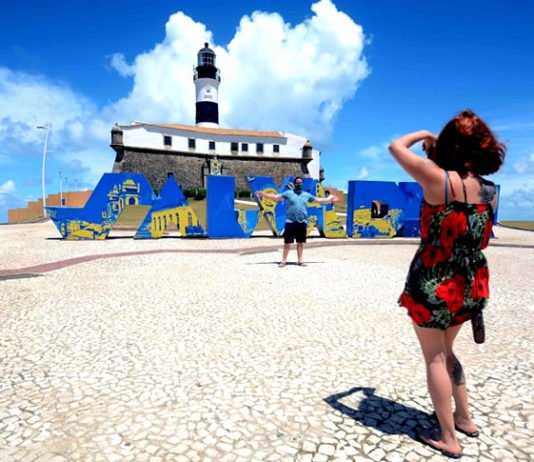 Bahia registra aumento de 50% na chegada de turistas estrangeiros em 11 meses; dados são da Embratur
