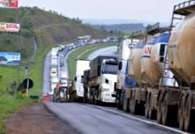 Caminhoneiros avaliam nova greve com alta do diesel; categoria critica impacto de medidas do governo federal