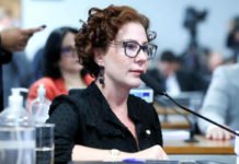 Relator já apresentou parecer e rejeita cassação da deputada Carla Zambelli; pedido de vista adia votação