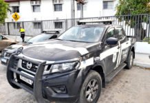 Polícia Civil prende homem com dois mandados por tráfico de drogas e homicídio em bar no bairro Irmã Dulce em SAJ; ele foi apresentado na DT da cidade