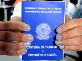 Mil currículos são enviados, qualificado e desempregado: por que milhões ainda seguem fora do mercado há anos? Veja