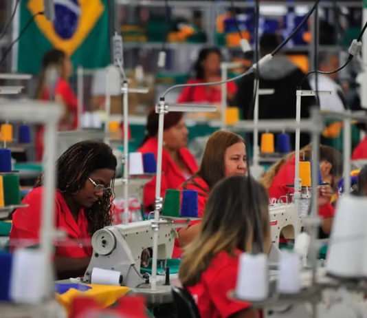 Apoio ao fim da escala 6×1 cresce e chega a 71% dos brasileiros, aponta Datafolha; em 2024, 64% eram a favor