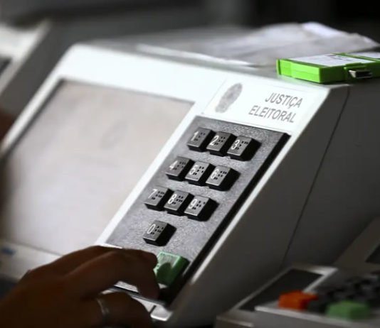 CMO amplia fundo eleitoral e prevê R$ 4,9 bilhões para financiamento de campanhas em 2026