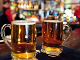 Vai curtir o feriado? Cerveja gelada pode não ser a melhor opção para enfrentar a onda de calor; médicos explicam