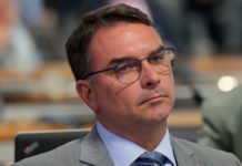‘Não tenho que justificar nada’, dispara Flávio Bolsonaro sobre relação com Vorcaro